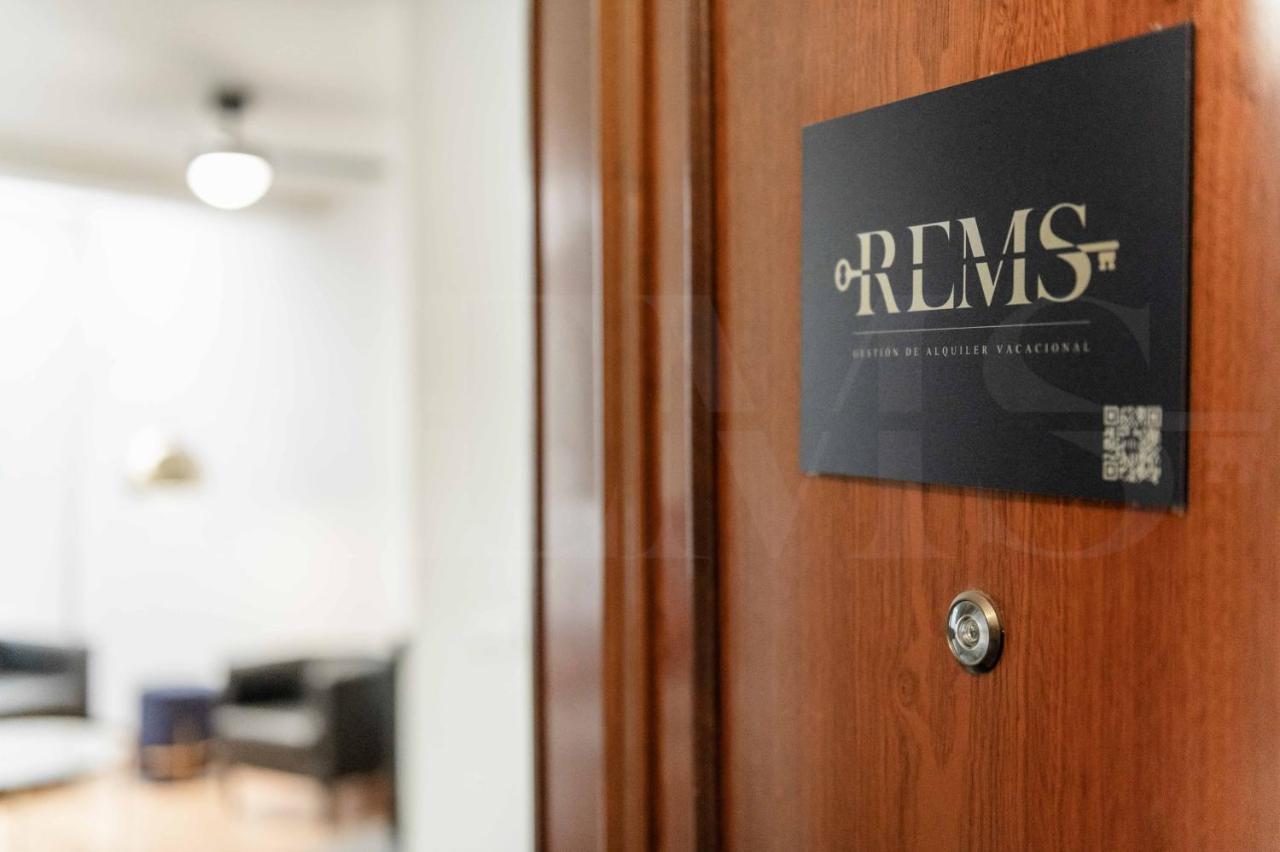 Ferienwohnung Modern Gem In Heart Of Malaga, Near Sights Rems Exterior foto